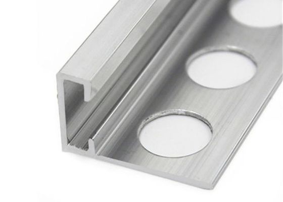 Tiras cerradas de aluminio de aluminio de la tira de transición de la decoración casera 2.0m m
