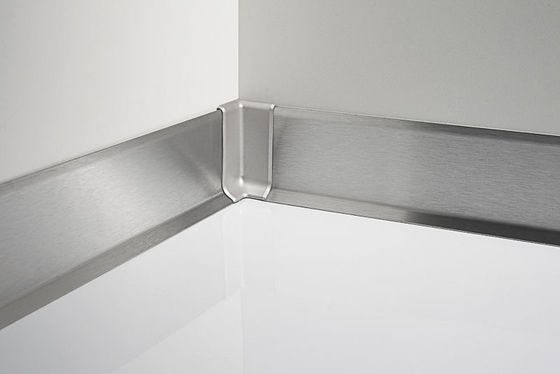 La decoración casera anodizó al tablero bajo de acero inoxidable los 2.5m