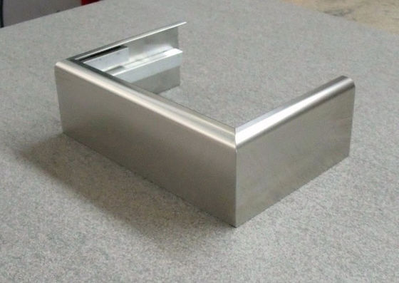 Acero inoxidable del tablero que bordea del armario de cocina de la electroforesis