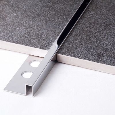 La protección de afilamiento decorativa sacó el perfil de aluminio del ajuste de la teja
