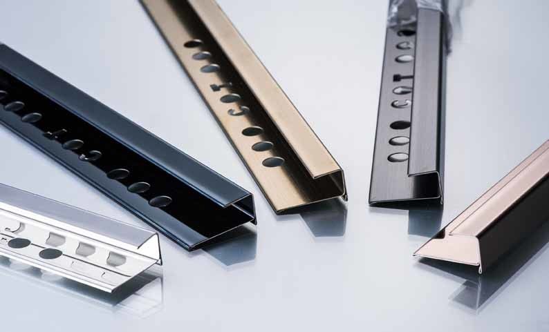 Dentro del ajuste Bullnose de acero inoxidable los 2.5m del borde de la frontera del metal de la esquina
