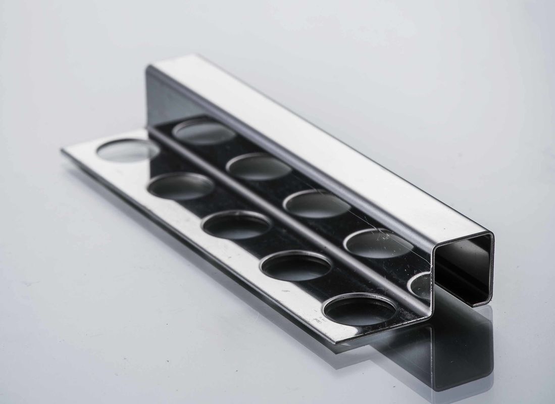Dentro del ajuste Bullnose de acero inoxidable los 2.5m del borde de la frontera del metal de la esquina