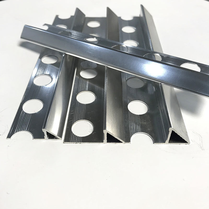 La teja de aluminio del borde del cuadrado de la teja del triángulo del ajuste de aluminio de la esquina arregla el ajuste de la teja de Chrome
