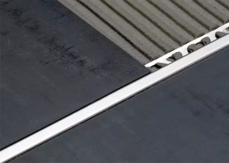 ajuste de acabado del borde de la teja de la tira del ajuste de aluminio de la teja de los 2.5m para el piso de madera