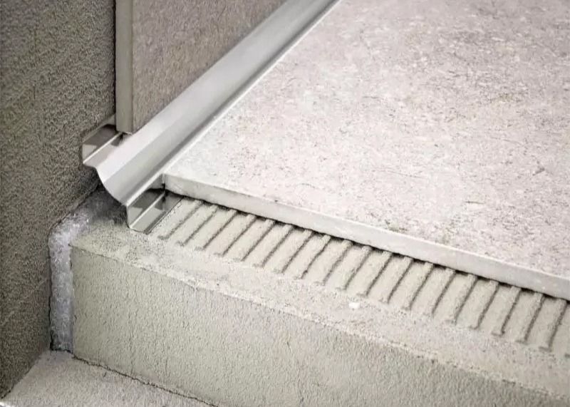 ajuste de acabado del borde de la teja de la tira del ajuste de aluminio de la teja de los 2.5m para el piso de madera