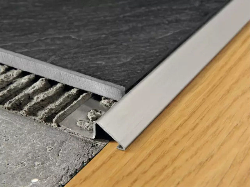 Tiras de ajuste de la teja del borde de la esquina del perfil de la protuberancia de la aleación de aluminio