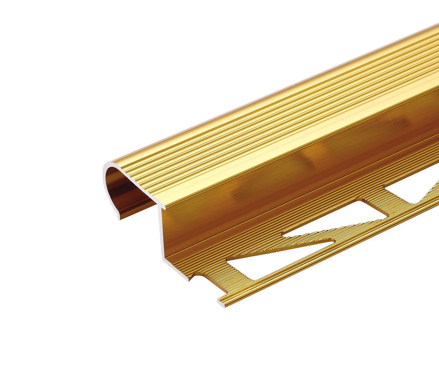 T forma la tira de transición de aluminio para el ajuste de la teja entre el piso de madera