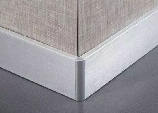 Prevenga al tablero que bordea de aluminio de la deformación del piso