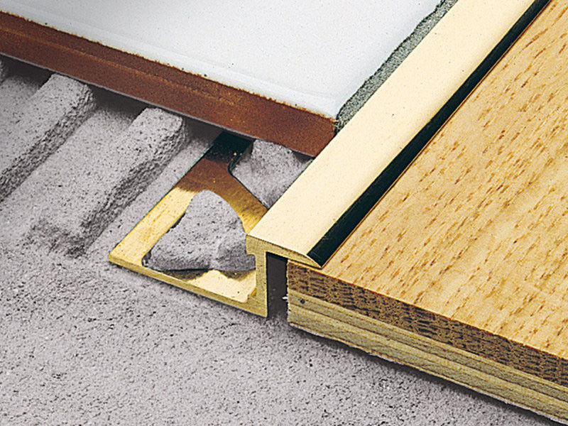 La tira de afilamiento de cobre amarillo lujosa de la decoración interior cepilló el ajuste de cobre amarillo 10m m de la teja