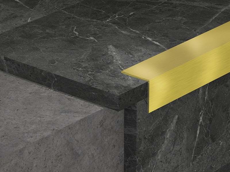La teja de cobre amarillo del latón de la tira de transición del piso arregla el cierre de acabado del piso de madera de 8m m