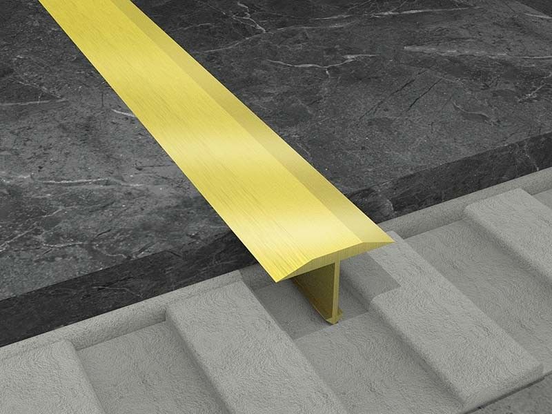 La teja de cobre amarillo del latón de la tira de transición del piso arregla el cierre de acabado del piso de madera de 8m m
