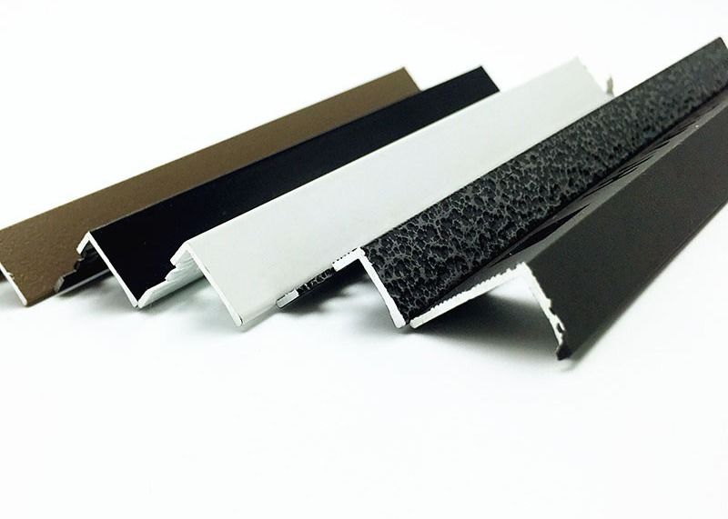 L forma la línea divisoria matálica-cerámica de aluminio del piso de Ridge Trims Profil Manufactures Aluminium del borde de la teja