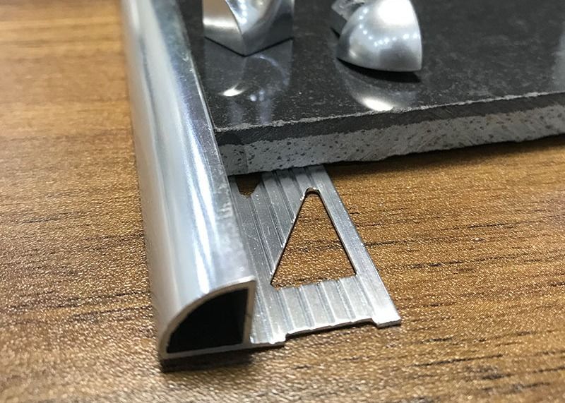 Tira de ajuste de aluminio del metal de la tira de transición de la baldosa cerámica los 2.5m