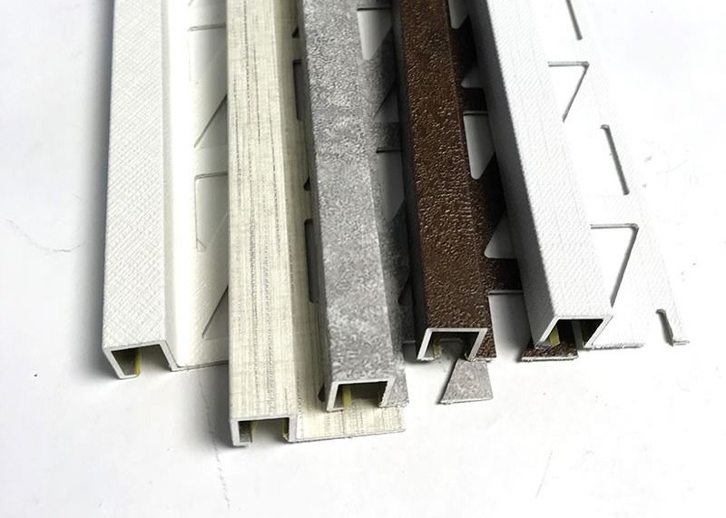 Tiras de ajuste de aluminio del borde para el perfil de aluminio de la protuberancia de la esquina del borde de la teja