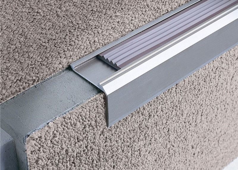 El aluminio de los moldeados del metal de la cubierta alfombra el ajuste 0.8m m