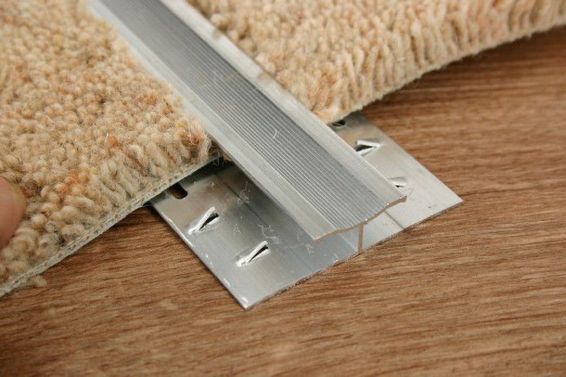 Tiras de borde de aluminio de la alfombra de la escalera de Grace Surface Aluminum Carpet Trim