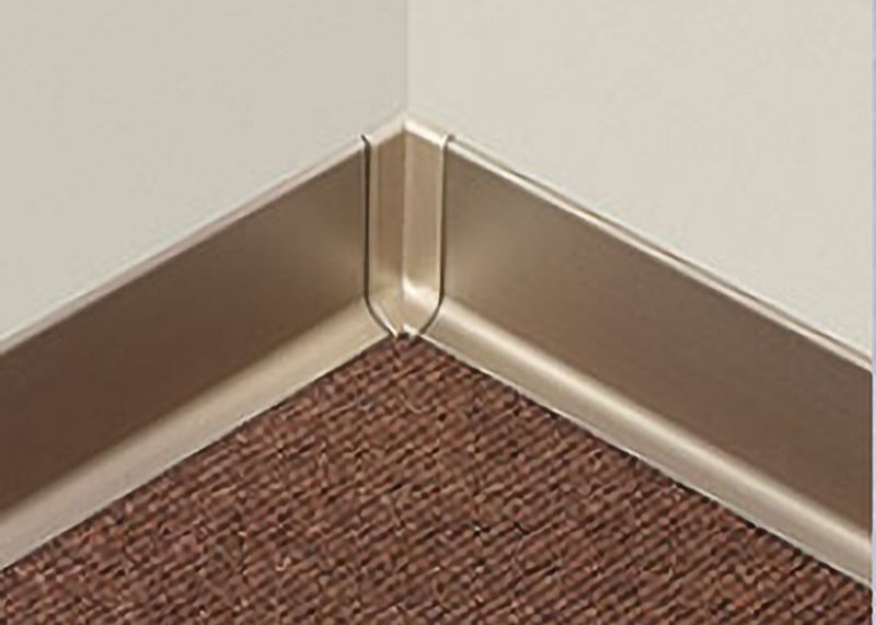 Línea de aluminio rodapié del tablero que bordea del cuarto de baño
